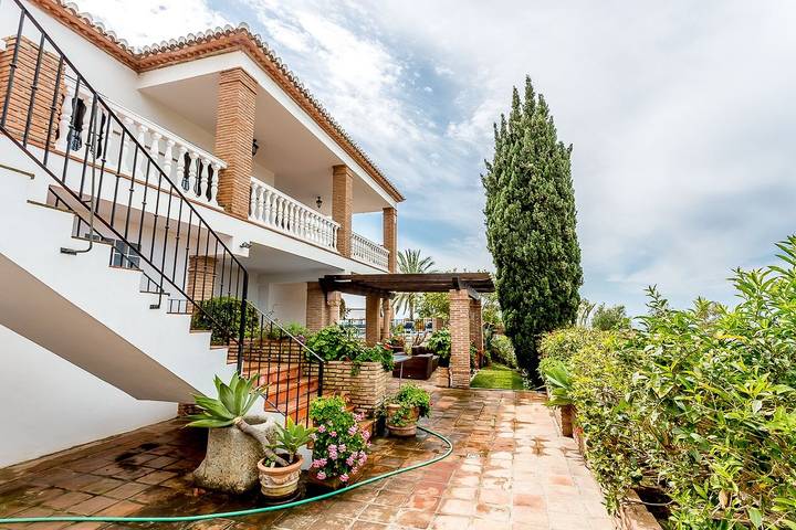 Chalet para 10 personas, con piscina y jardín en Andalucía - 4