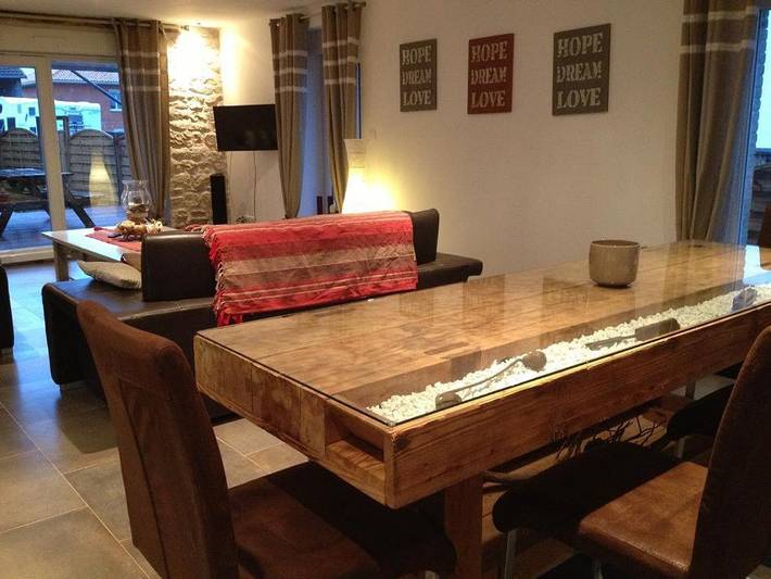 Location de vacances pour 8 personnes, avec terrasse à Jeuxey