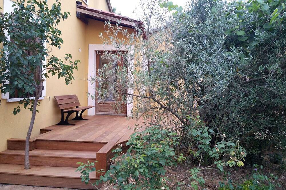 Spacious house in the heart of nature for a relaxing stay 300 m from the river. in Gignac, Lodève und Umgebung