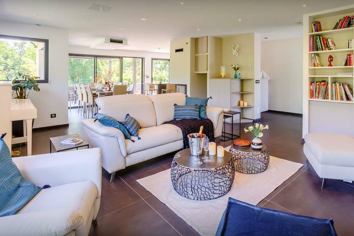 Maison de vacances pour 8 personnes, avec Balcon et Jacuzzi ainsi que Terrasse et Jardin à Doussard