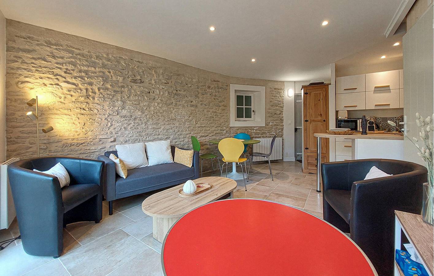 Cozy Apartment with Garden & Wi-Fi, 1km from Plage de la Loge in Les Portes-en-Ré, Ile de Re