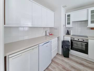 Log Cabin for 4 People in Brockenhurst, New Forest National Park, Photo 4