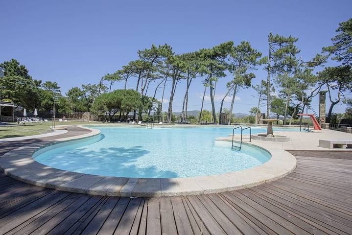 Bungalow para 4 personas, con Vistas al mar además de Jardín y Piscina en Portugal