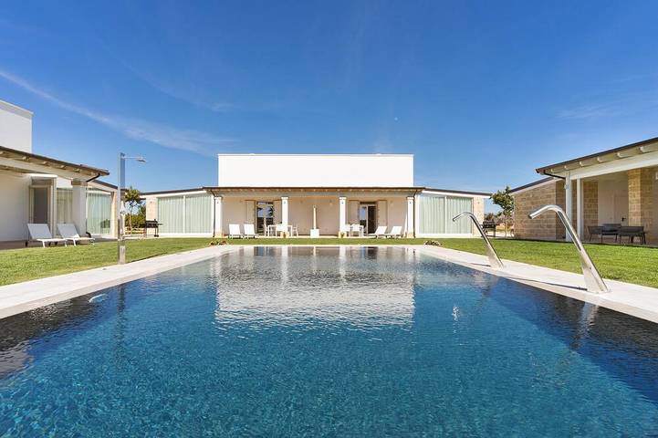 Maison de vacances pour 4 personnes, avec jacuzzi et terrasse ainsi que piscine et jardin, animaux acceptés à Casarano