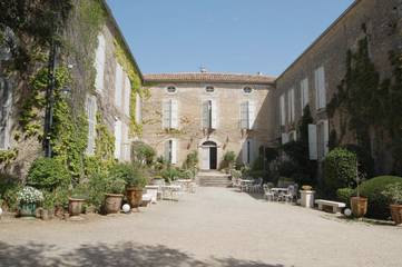 Maison d’hôte pour 2 personnes, avec piscine ainsi que vue et jardin à Moussoulens