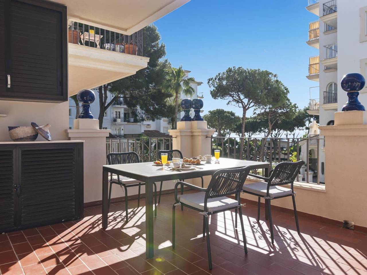 Ganze Ferienwohnung, Ferienwohnung für 2 Personen mit Pool in Medina Gardens, Marbella