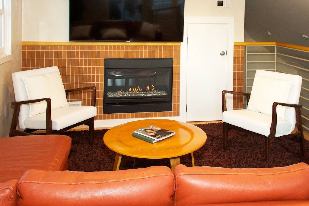 Historisches Haus mit Whirlpool und privater Terrasse aktualisiert. Ein Block zum Strand und Downtown! in Pacific Grove, Monterey County