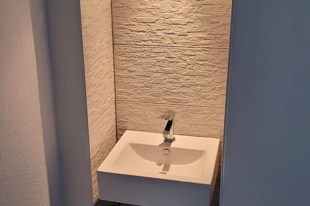 Ganze Wohnung, Schöne Wohnung , im Erdgeschoss meines Eigenheims , mit Gartenanbindung und Pool in Zörbig, Anhalt - Bitterfeld