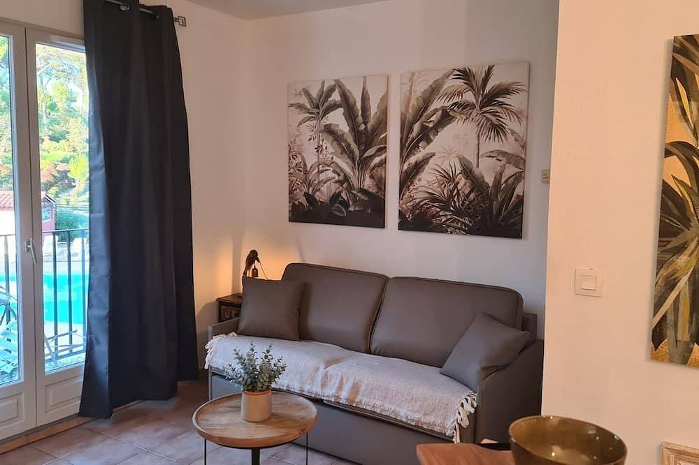 Entire apartment, Superb golf-front studio with swimming pool in Mouans-Sartoux, Cannes region