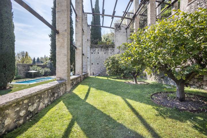 Appartamento intero, Appartamento '5 Terrazze Arcady' con vista lago e montagna, giardino e Wi-Fi in Spiaggia Fontanella (Gargnano), Gargnano