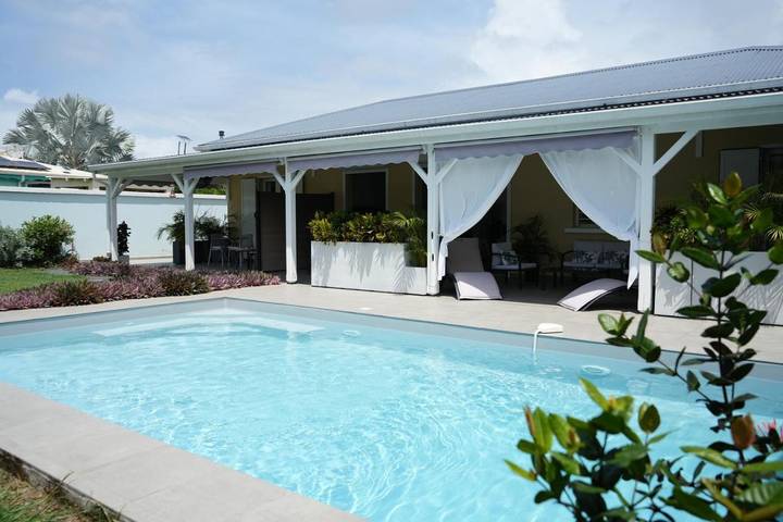 Chambre d’hôte pour 2 personnes, avec jardin et piscine