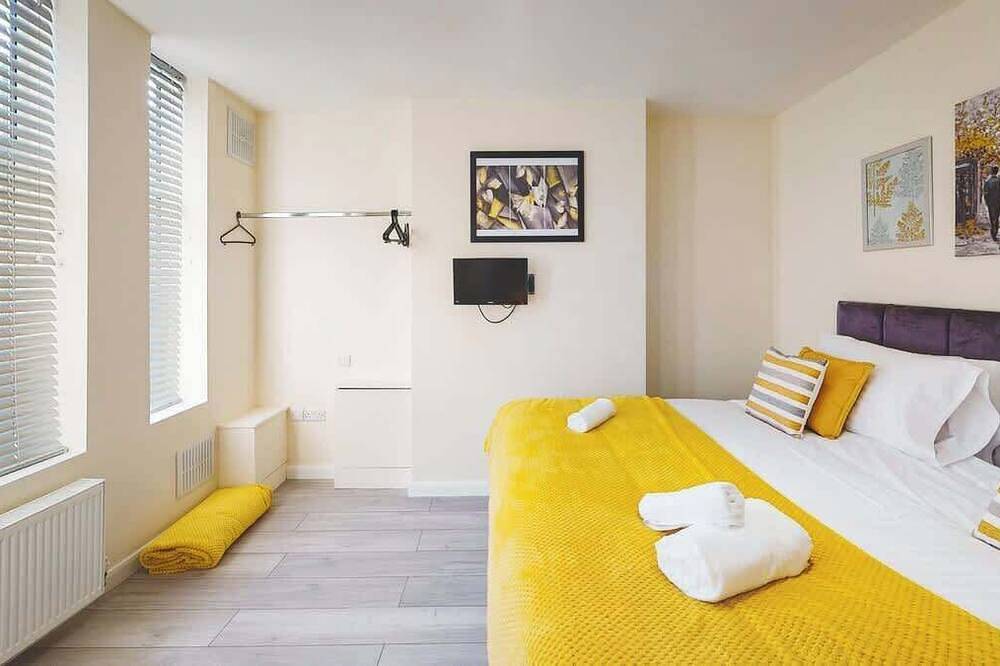 Perfect for contractors, 4-bedrooms, sleeps 7! in Crewe, Cheshire East