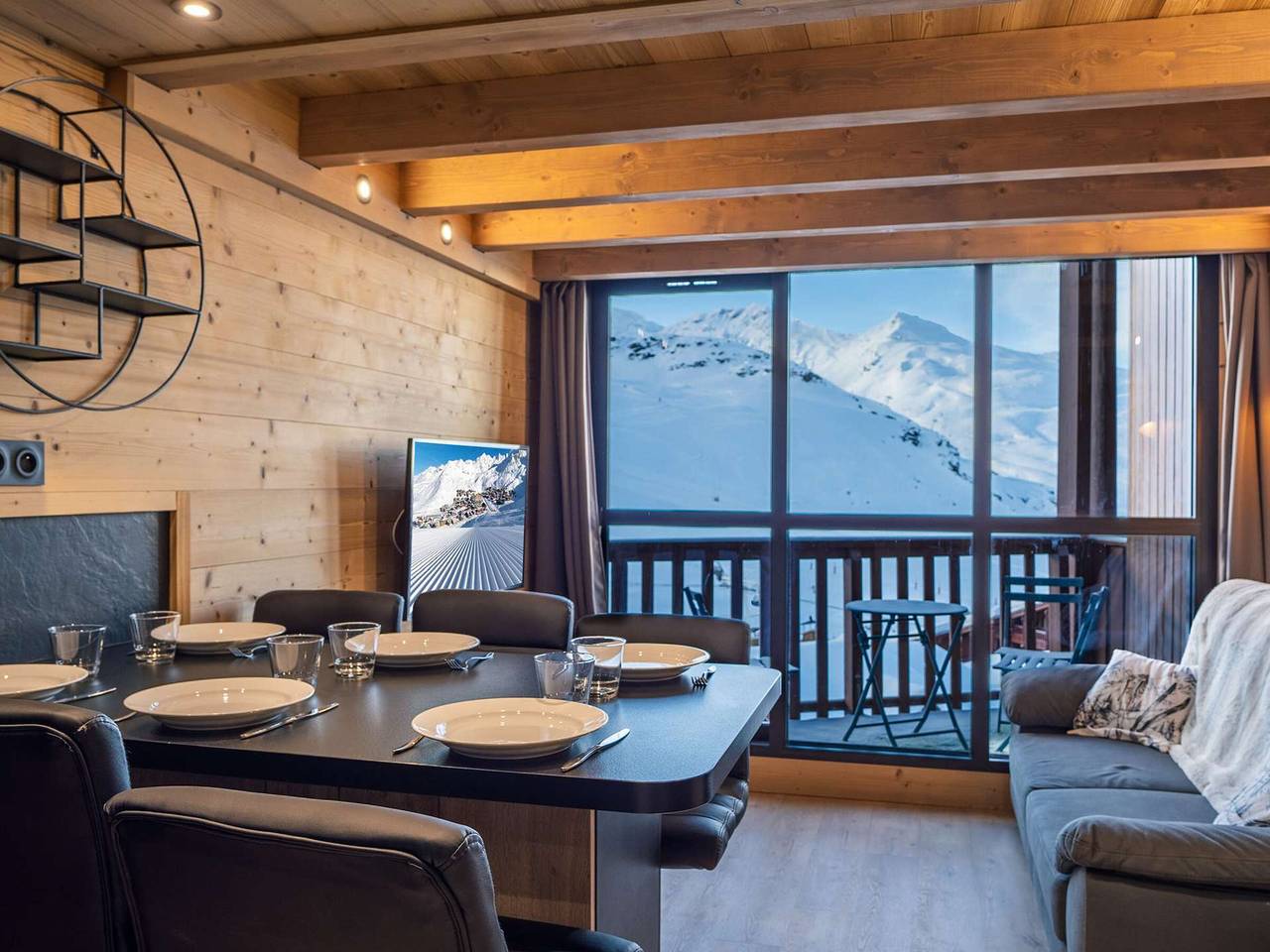 Geheel appartement, Renovated mountain duplex 6 people - Close to slopes - Equipped kitchen and balcony in Val Thorens, Massif de la Vanoise