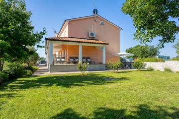 Maison De Vacances pour 6 Personnes dans Bale (Croatie), Région de Rovinj, Photo 1