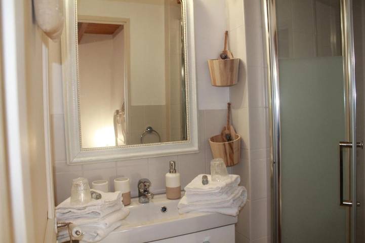 Gîte pour 2 personnes, avec Terrasse ainsi que Jardin et Vue à Camiers - 3