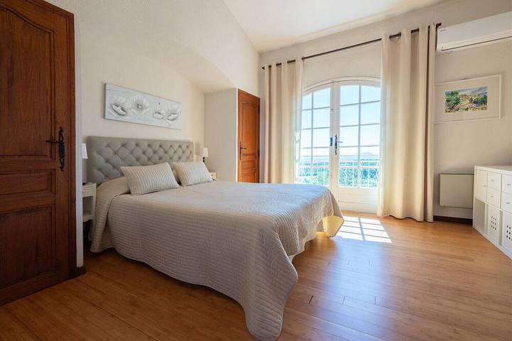 Location de vacances pour 14 personnes, avec jardin et balcon à Tourtour - 4