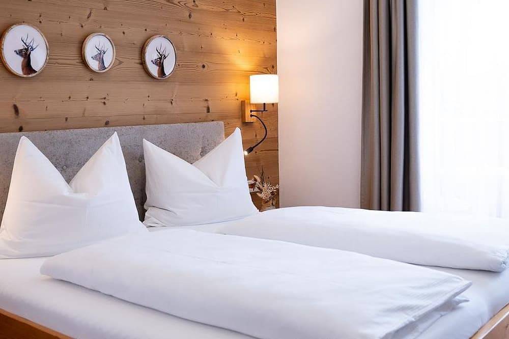 Doppelzimmer, Dusche, Wc - Pension Fischinger in Feldkirchen in Kärnten, Bezirk Feldkirchen