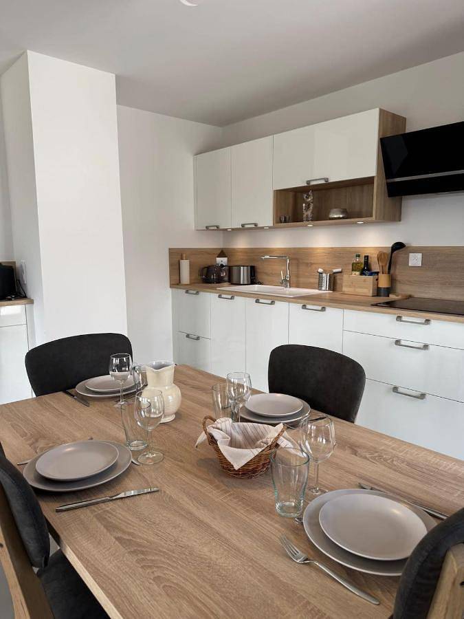 Gîte pour 4 personnes, avec balcon et vue sur le lac dans Esplanade du Lac ( Aix-les-Bains) - 4