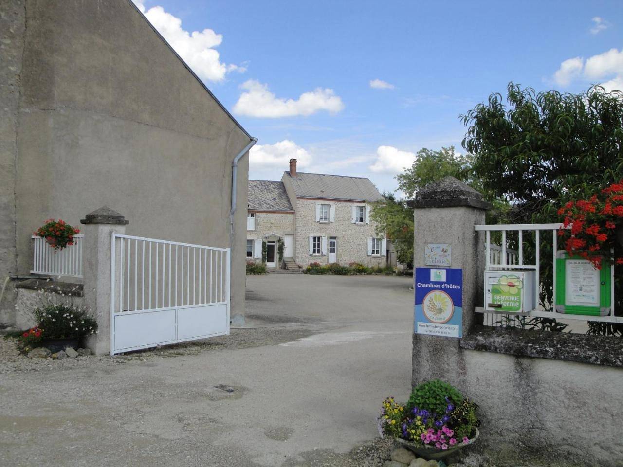 Double Room with Private Bathroom in Donnery, Vallée de la Loire
