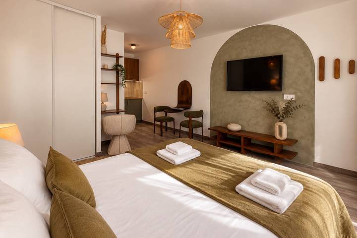 Estudio entero, L'Oustaloun – Charming studio with pool & parking in Éguilles, Costa mediterránea (Francia)