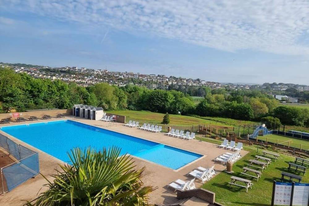 Coastal Getaway with Free Activities & Beach Access in Goodrington, Paignton