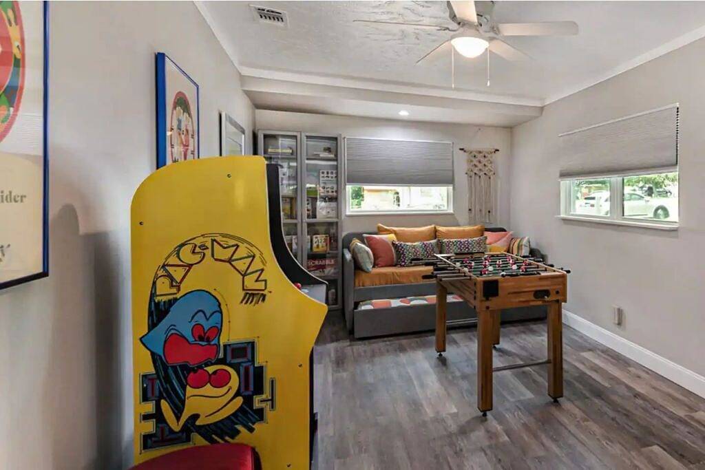 3brm/King*Gameroom*near Bush Gardens, Usf& Moffitt in Tampa, Tampa Bay