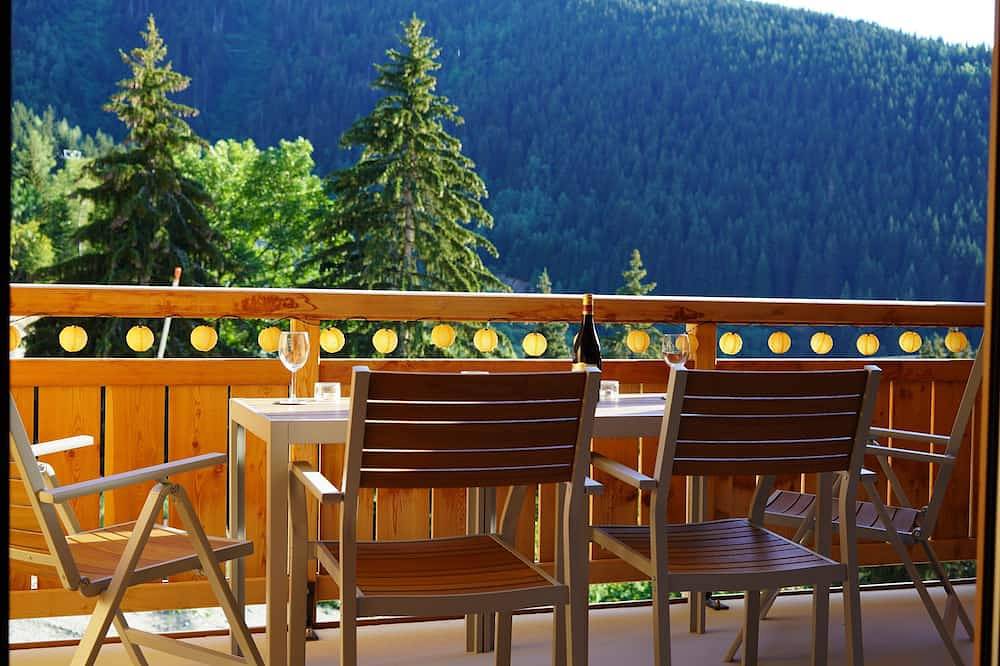 Entire apartment, Skicycleoisans 4 * rated accommodation with direct piste access in Oz en Oisans in Oz, Écrins National Park