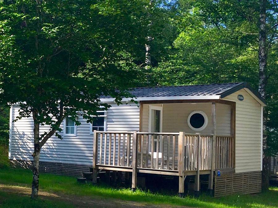 Flower Camping La Plage - Mobilhome 4 personas - Mobil-home Standard 27 m² (2 habitaciones) + Tv con terraza semicubierta integrada 7m² 4 pers. in Treignac, Región de Tulle