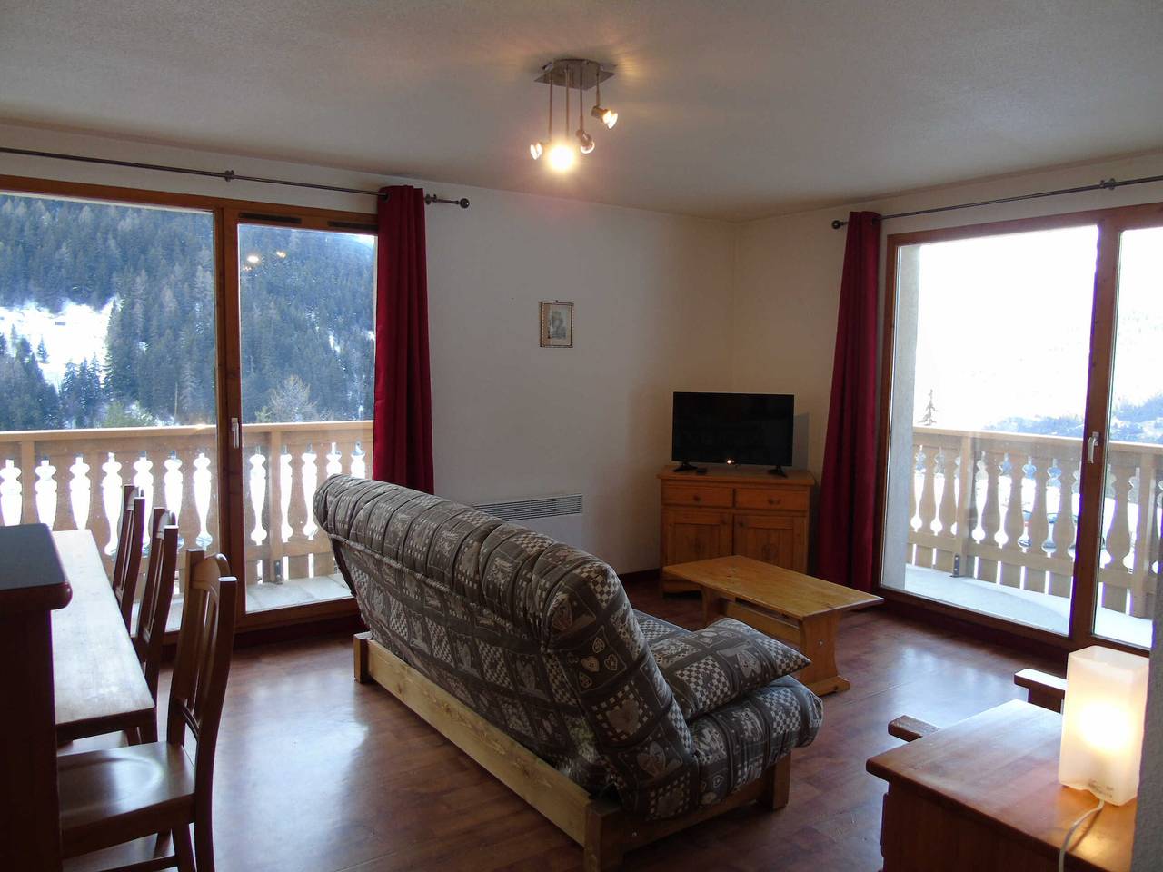 Entire apartment, 4-room apartment in Valfréjus, near ski, balcony, 8 people in Valfréjus, Modane
