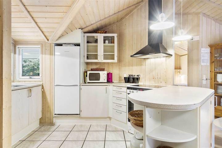 Ferienhaus für 8 Personen, mit Whirlpool und Terrasse sowie Sauna in Råbylille Strand - 4