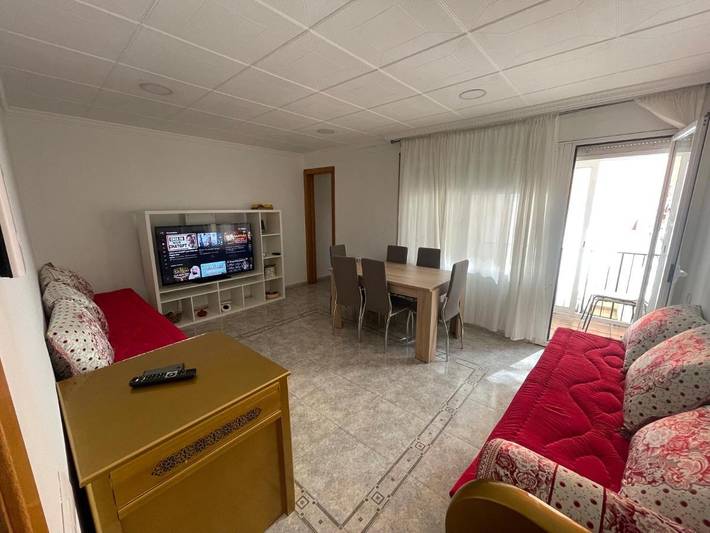 Apartamento para 8 personas, con Balcón además de Terraza y Vistas en Tarrasa