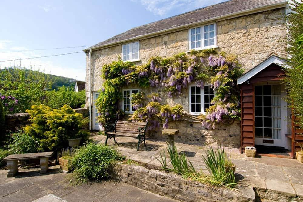 Sunbeam Cottage nestling in the heart of Branscombe village with a parking space in Branscombe, Jurassic Coast