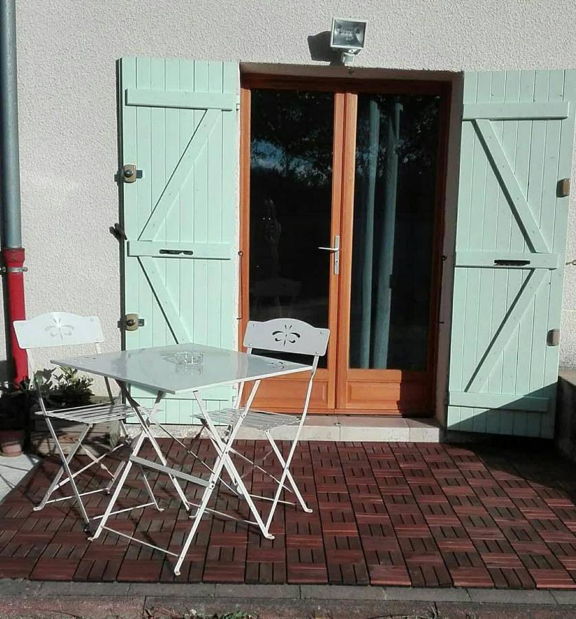 Appartement entier, One-Bedroom Apartment in Pérignat-sur-Allier, Région de Clermont-Ferrand