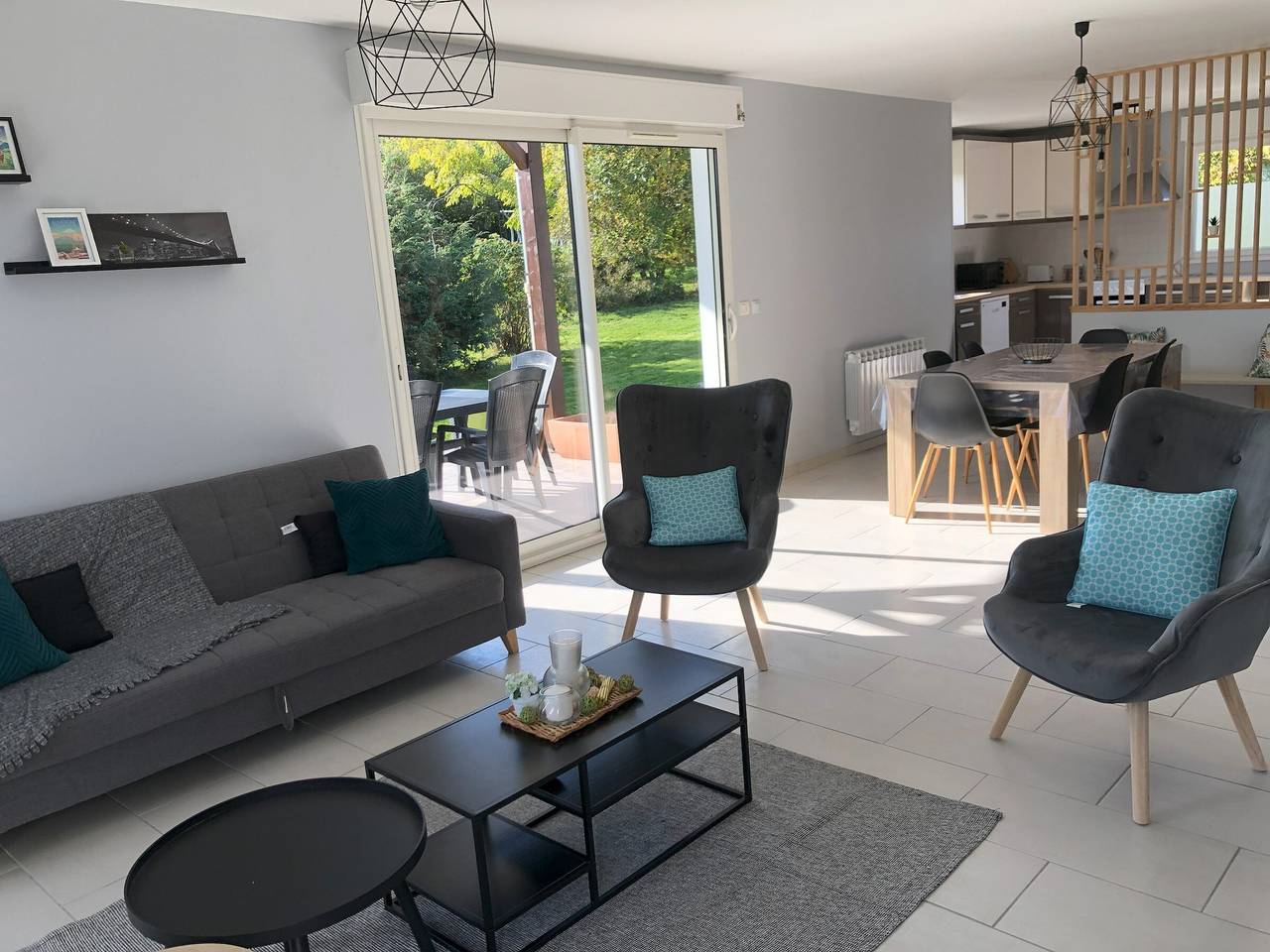 Ruhiges Ferienhaus mit beheiztem Pool und Elektrofahrrädern in Thianges, Nièvre