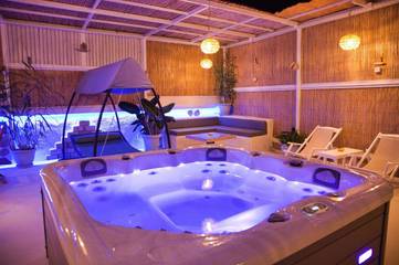 Location de vacances pour 5 personnes, avec jacuzzi et terrasse dans Agistri