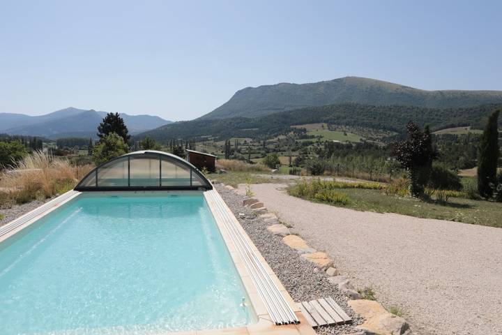 Appartement de vacances pour 4 personnes, avec jardin ainsi que sauna et bassin pour enfant, animaux acceptés dans la Drôme