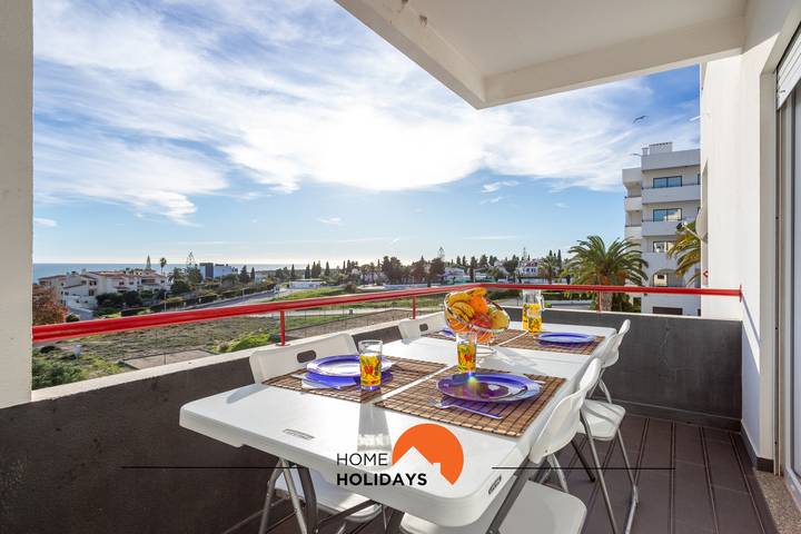 Casa rural para 6 personas, con jardín además de piscina y balcón en Armação de Pêra (costa)