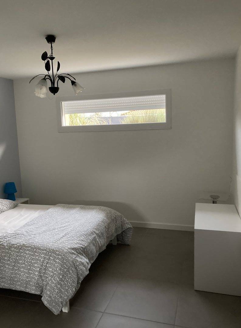 Appartement entier, Appartement confortable avec entrée privée, parking, à 2 km de la plage in Blyes, Belley