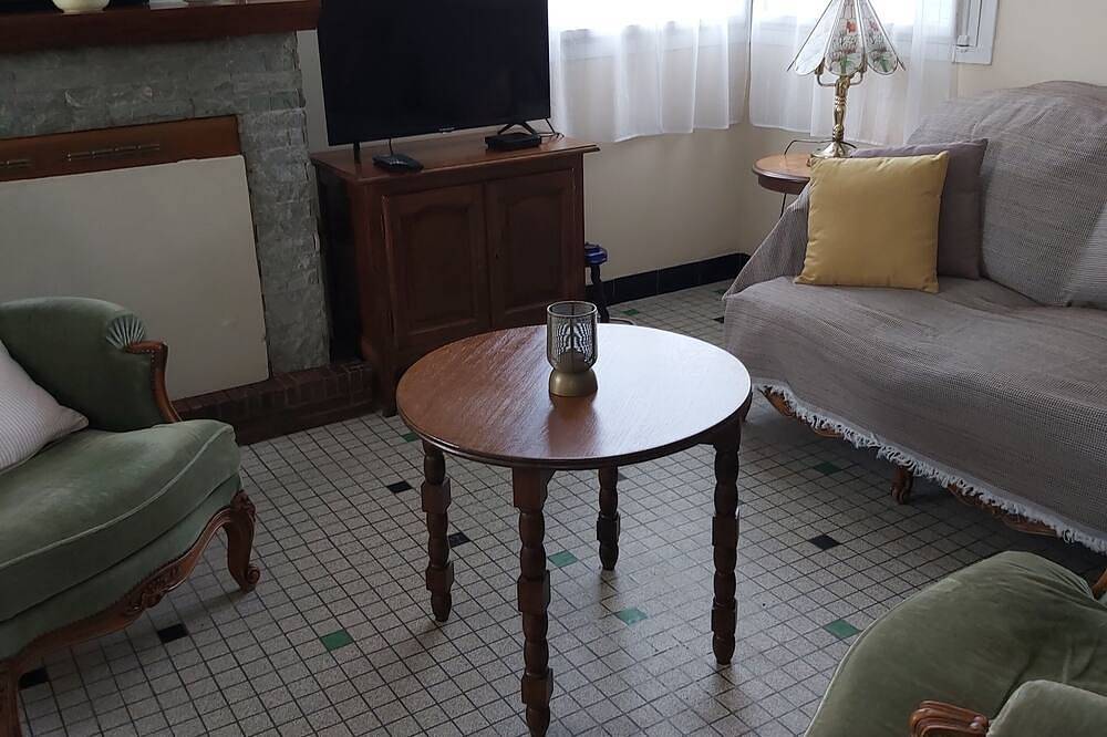 Appartement entier, Appartement 70m2 Très Ensoleillé Plage du Débarquement. Animaux Acceptés in Bernières-sur-Mer, Région de Caen