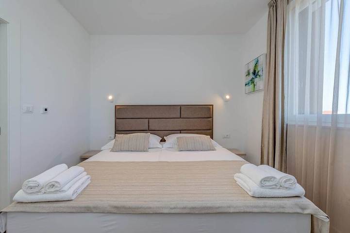 Villa pour 10 personnes, avec Balcon ainsi que Jardin et Piscine à Solin - 2