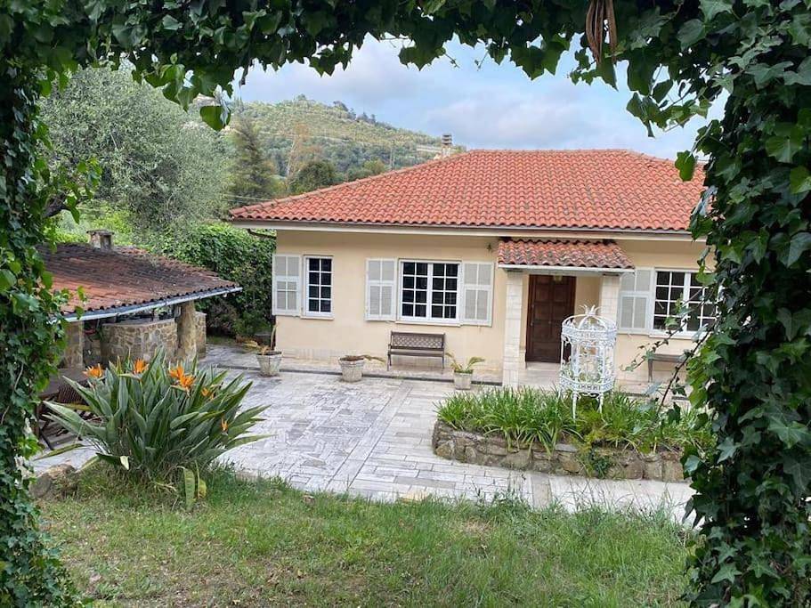 Villa Rita fronte campo Golf in San Remo, Sanremo Gemeinde