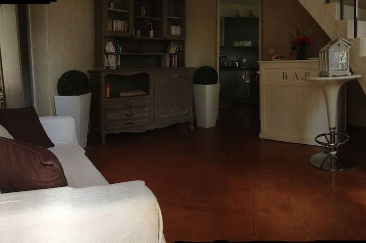 Location de vacances pour 4 personnes, avec piscine ainsi que terrasse et jardin à Châteauneuf-le-Rouge - 4