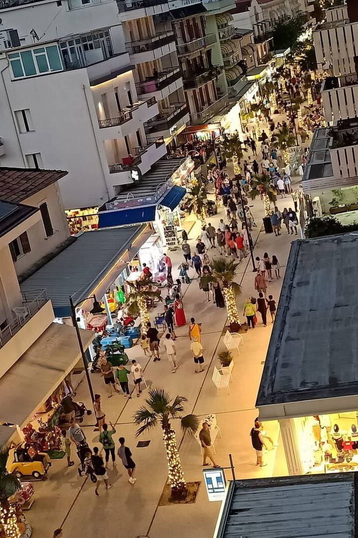Gîte pour 8 personnes, avec balcon à Cattolica - 2