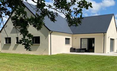 Location de vacances pour 7 personnes, avec vue ainsi que terrasse et jardin à Brette-les-Pins