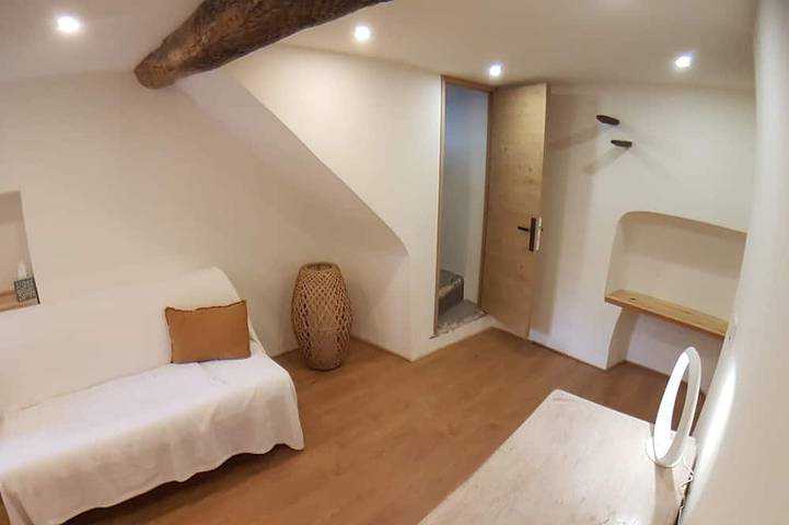 Gîte pour 2 personnes, avec jardin à Roquefort-les-Pins - 2