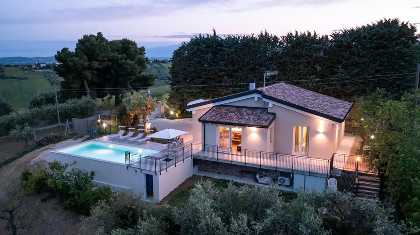 Villa per 6 persone, con panorama e piscina nonché giardino, adatto a famiglie con bambini - 1