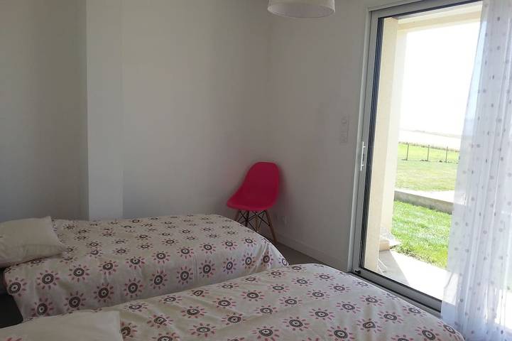 Location de vacances pour 8 personnes, avec jardin et terrasse, animaux acceptés dans Plage de Lestrevet - 4