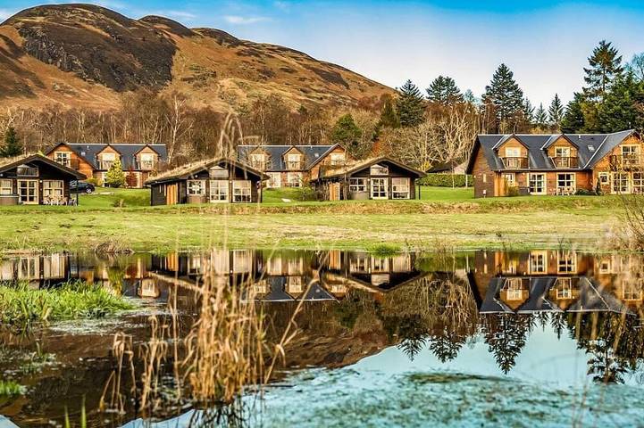 Chalet for 6 people, with hot tub in Loch Lomond