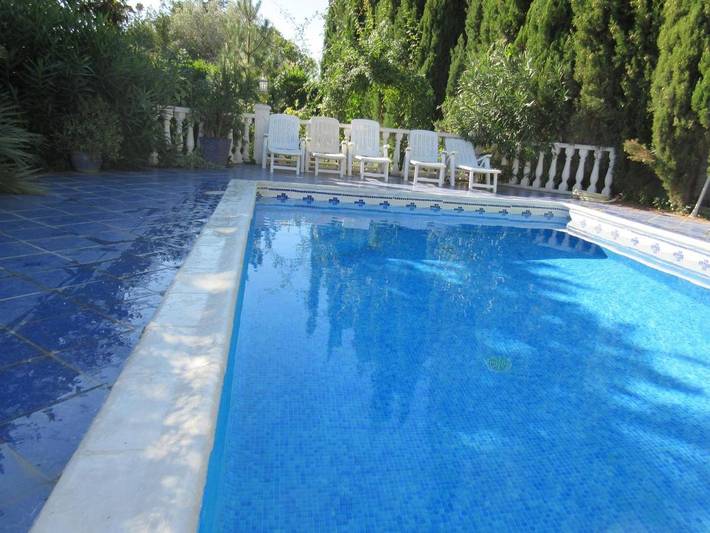 Location de vacances pour 16 personnes, avec piscine et terrasse à Espondeilhan