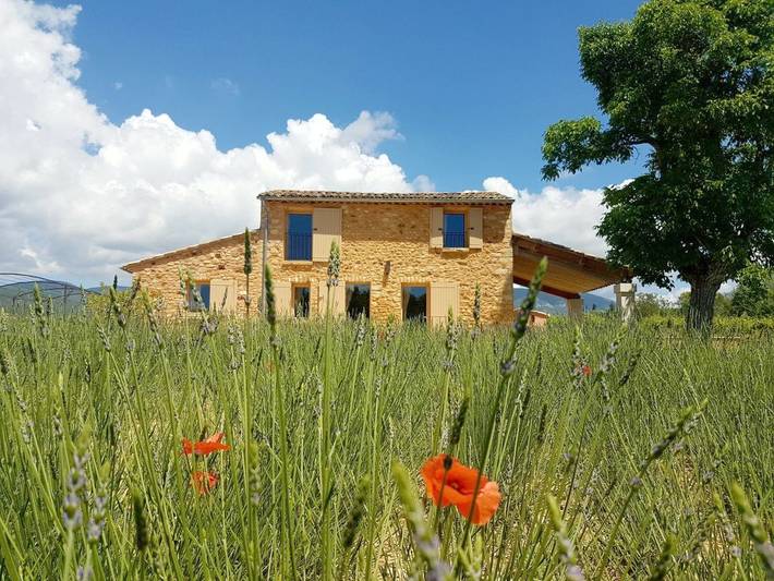 Location de vacances pour 4 personnes, avec vue ainsi que piscine et jardin à Villars